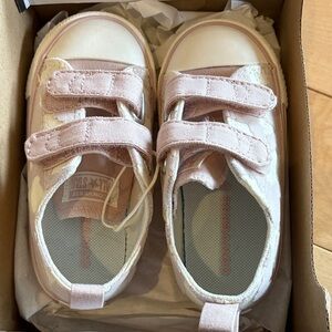 Converse Kids Light Pink Velcro Sneakers